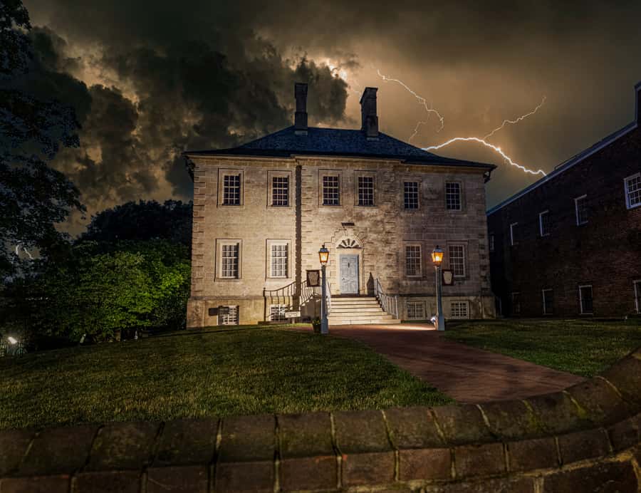 Alexandria: Phantoms of the Potomac Walking Tour - Old Town Plaza and the war tales that set the tone