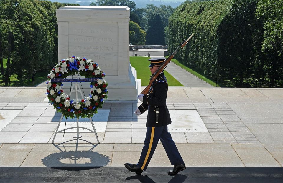 Arlington Cementary & Guard Ceremony with Iowa Jima Memorial - The smart reason to go early: you get clarity, not chaos