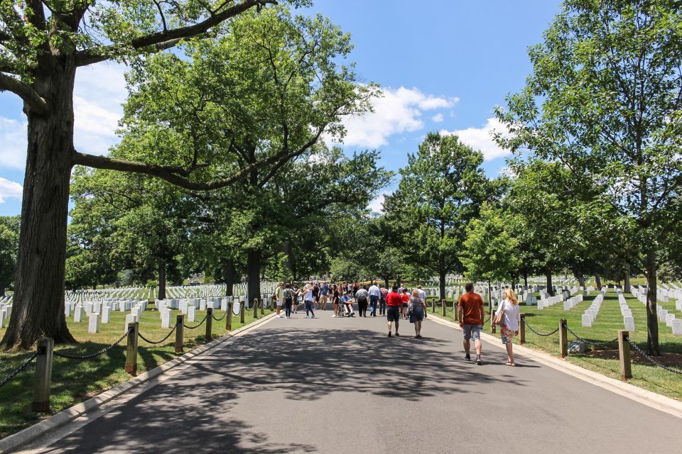 Arlington Cementary & Guard Ceremony with Iowa Jima Memorial - The Tomb of the Unknown Soldier: what the Changing of the Guard teaches you to watch