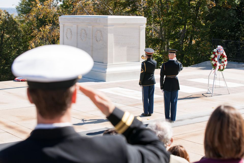 Arlington Cementary & Guard Ceremony with Iowa Jima Memorial - Marine Corps War Memorial (Iwo Jima): huge scale with real WWII context