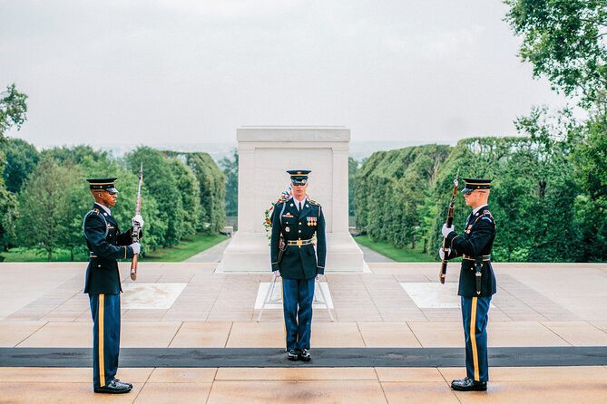 Arlington Cemetery Walking Tour & Changing of the Guard Ceremony - Entering Arlington with a guide: the 2-hour game plan