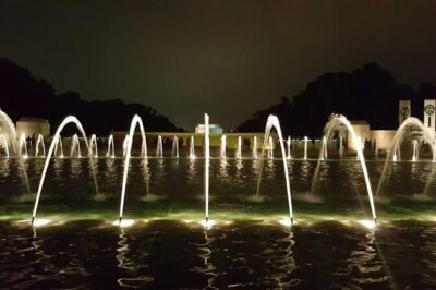 Customizable Private Night Tour of Washington DC - Lincoln Memorial at night: going inside and finding the view