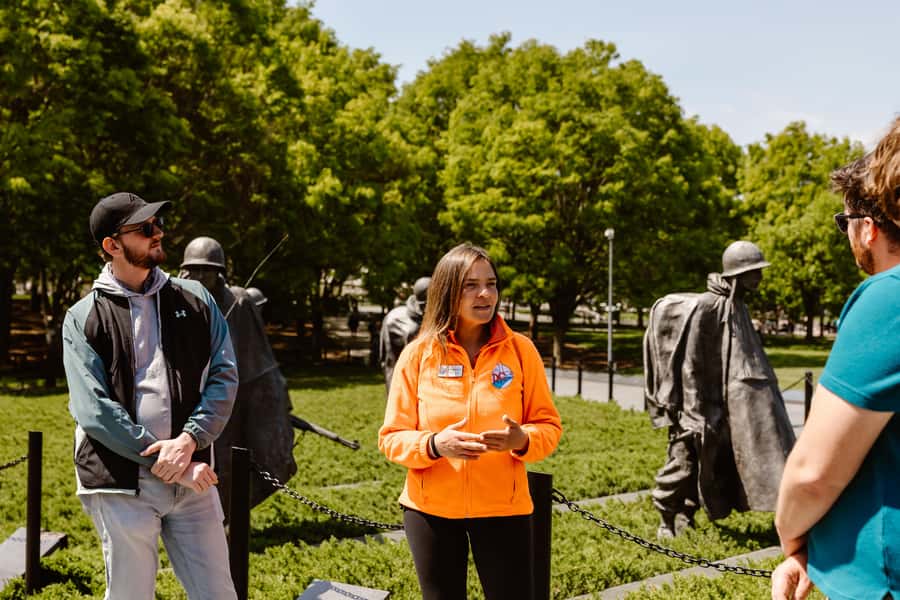 DC: National Mall 2.5 Hr Tour & Washington Monument Tickets - Vietnam Veterans Memorial: Finding a name and reading the wall