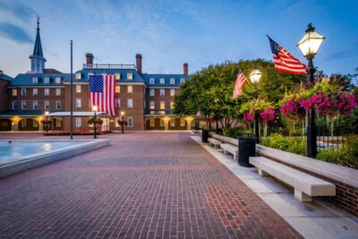 Discover Alexandria: Historic Homes, Churches, and Taverns! - Starting at 221 King St: a convenient base before you hit the sidewalks