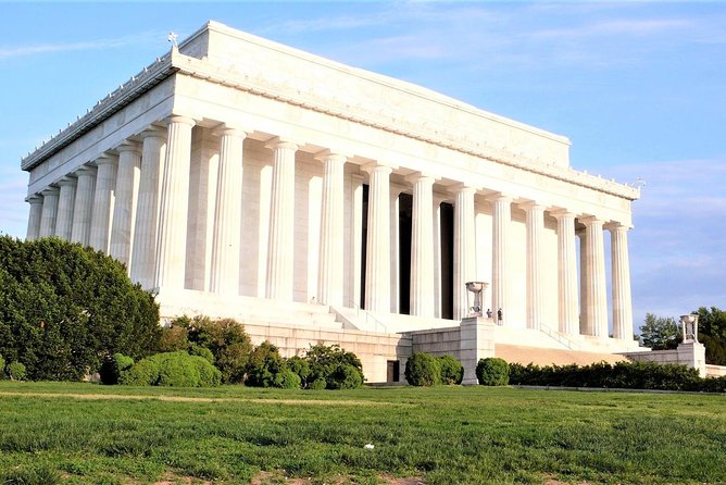 Discover DC Private Tour – (Up to 12 Guests) - Washington Monument and the Capitol-Mall viewpoints that make the whole loop work