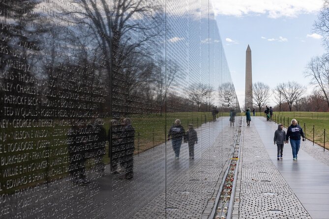 Monuments and Memorials Night Walking Tour - Stop 2: The Three Servicemen Statue and the human meaning of bronze