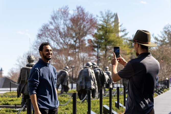Monuments and Memorials Night Walking Tour - Stop 3: Vietnam Veterans Memorial and the experience of reading names