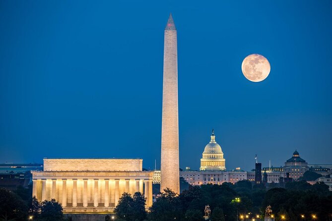 National Mall Night Tour with Washington Monument & 2 Museums - National Mall guided portion: quick orientation without the all-night slog