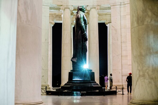 National Mall Tour with 10+ Stops, Boat Cruise, Entry Tickets - Potomac River Cruise vs. Winter Memorial Days