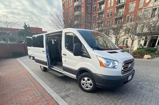 Private Ronald Reagan National Airport (DCA) transfer Round trip - Clear communication and punctual timing: the driver style