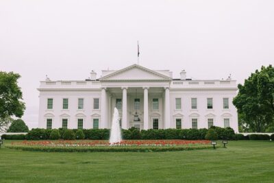 Private Tour of Washington DC (English/Portuguese) - White House start: the 1600 Pennsylvania Ave photo moment plus context