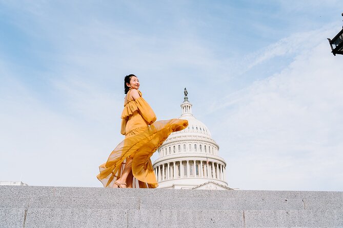 Private Vacation Photoshoot with Photographer in Washington DC - Posing with confidence: what your photographer guides you through