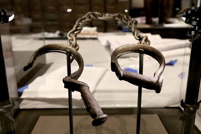 Smithsonian Natural History + American History - Exclusive Tour - American History Museum: Star-Spangled Moments and Big Cultural Icons