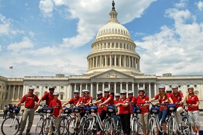 The Washington DC Sightseeing Flex Pass: Capital Savings - Smithsonian American Art Museum (about 1 hour 15 min): a guided pick for people who like stories