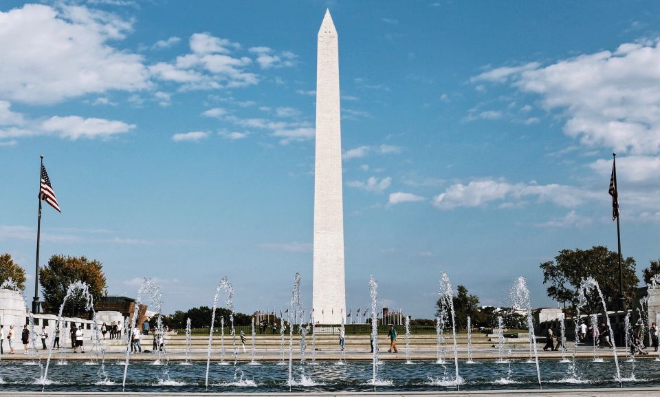 Washington, D.C: National Mall Tour with Monument Ticket - The Thomas Jefferson Library stop and the real Gutenberg Bible detail