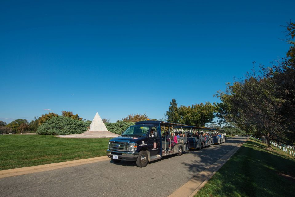 Washington DC: Arlington Nat. Cemetery Ticket & Tram Tour - The guard changes: plan your timing like you mean it