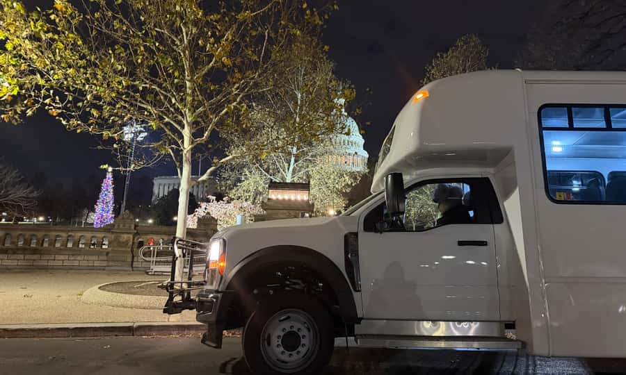Washington, DC: Christmas Tree & Holiday Lights Bus Tour - Where you meet (and why the location helps)