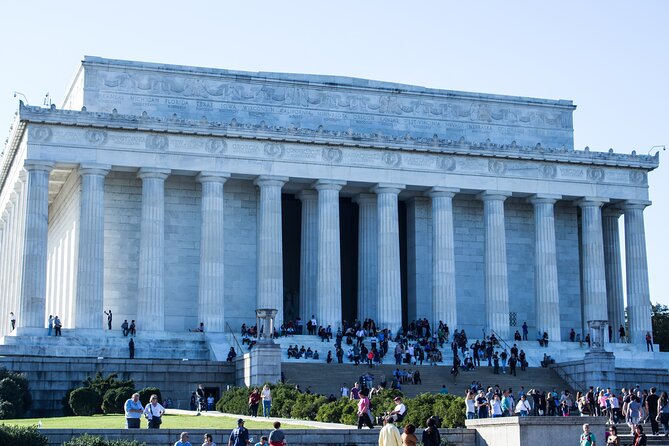Washington DC eBike Rental with Helmet and Handlebar Bag for 16+ - Why an eBike Rental Makes DC Feel Easier