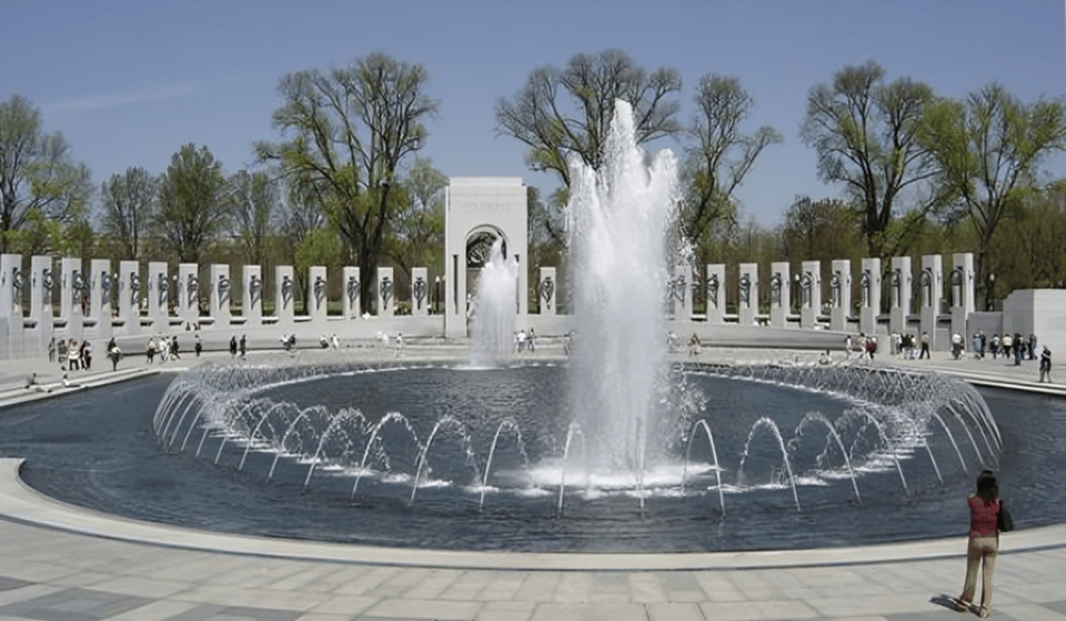 Washington DC: Highlights Guided Walking Tour - Washington Monument and the views that do the heavy lifting