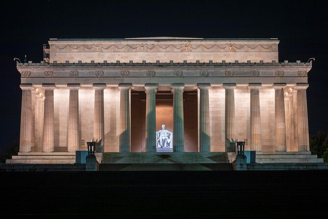 Washington DC Monuments and Memorials Night Tour - White House exterior photos from the best angles