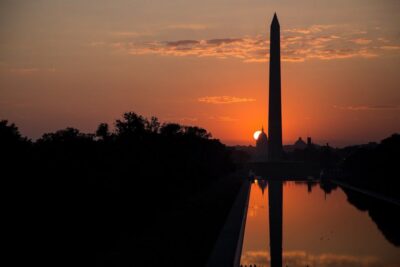 Washington DC: Night Tour with 10+ Stops, Admission Tickets - Starting at the National Archives: where the tour begins