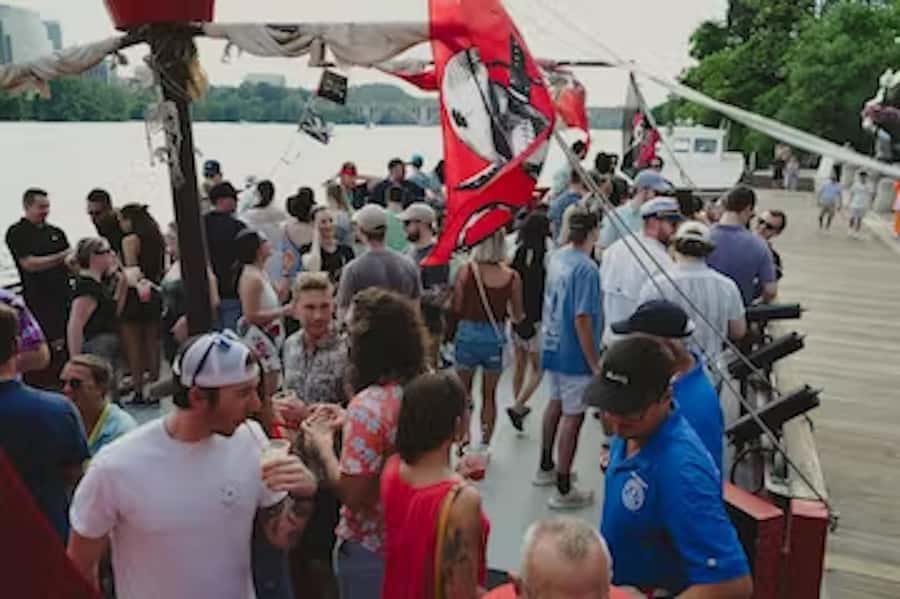 Washington DC: Pirate Ship Cruise with Open Bar - The Open Bar and Music: What the Party Actually Feels Like