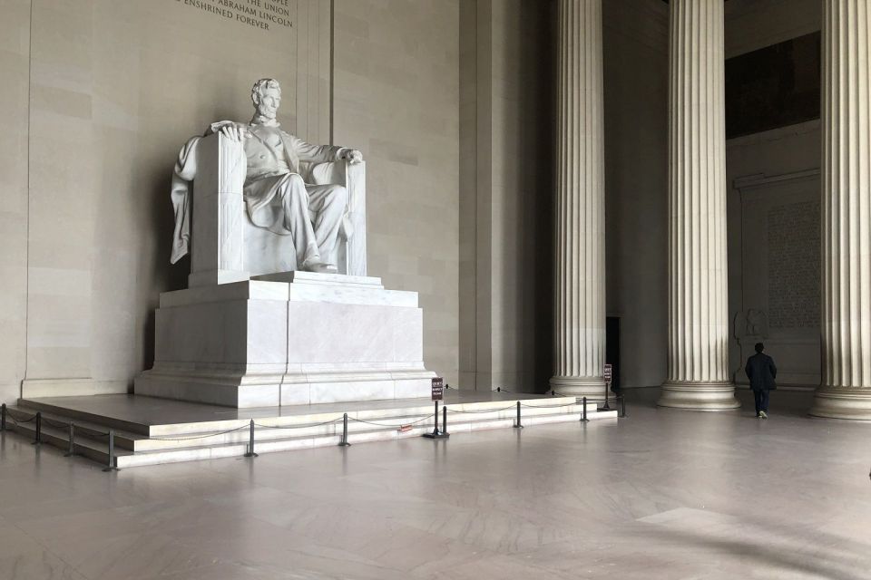 Washington, DC: Private National Mall Walking Tour - Washington Monument and the Smithsonian corridor: seeing context, not just icons