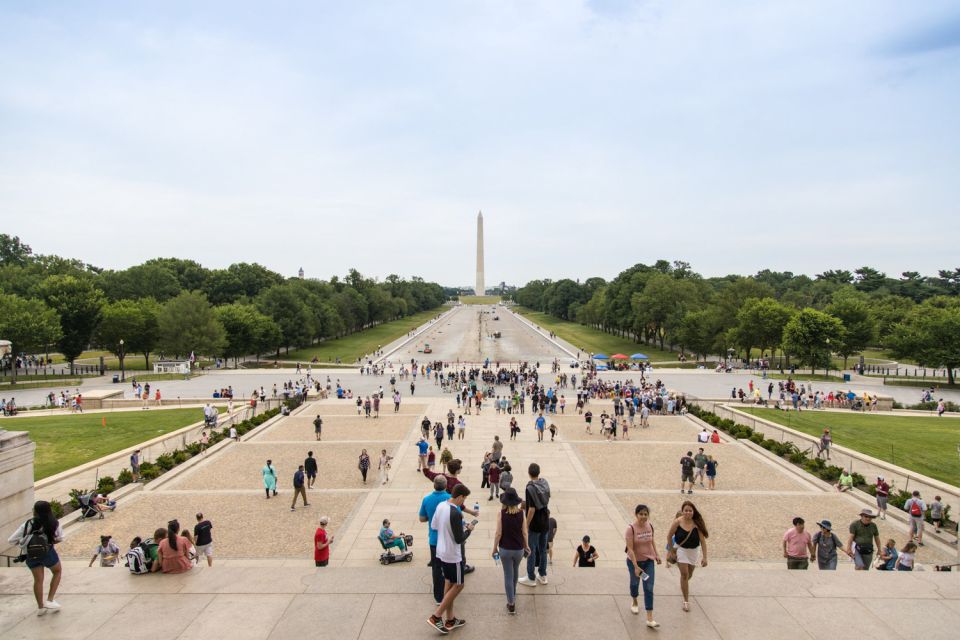 Washington, DC: Private National Mall Walking Tour - WWII Memorial to Lincoln Memorial: learning the stories behind the stone