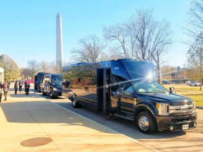 Washington DC: Washington Monument Entry & DC Highlights - Meeting at the US Navy Memorial Plaza and riding in comfort